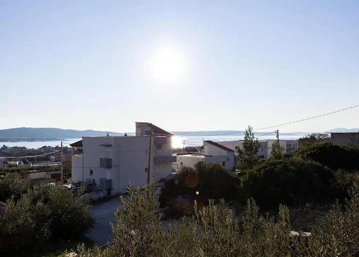 Amazing In Feriehus Kaštel Sućurac