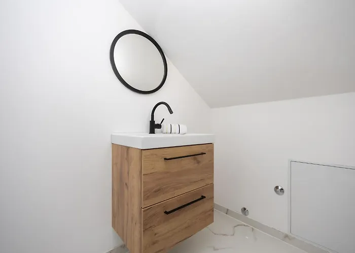 Amazing In Feriehus Kaštel Sućurac